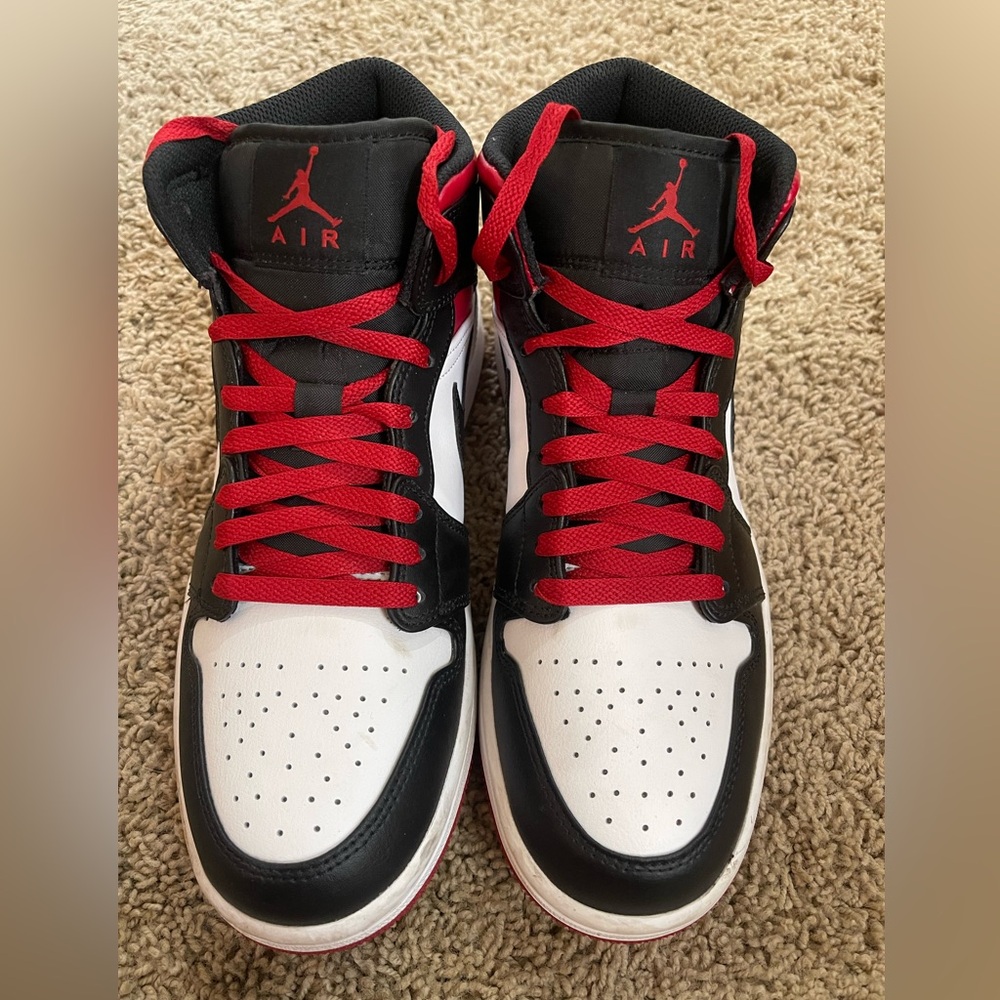 Jordan 1 Mid Retro
